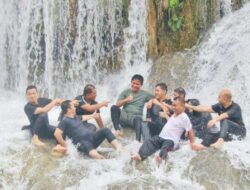 Main Air di Kolam Renang Dengan Air Terjun Berundak di Aek Sijorni, Tapanuli Selatan