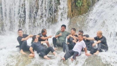 Main Air di Kolam Renang Dengan Air Terjun Berundak di Aek Sijorni, Tapanuli Selatan