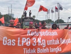 Partai Buruh Geruduk Kantor Menteri ESDM Protes Kelangkaan LPG 3 Kg