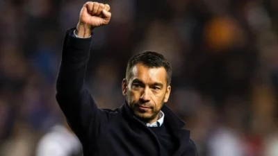 Meski Sibuk Latih Feyenoord, Simon Tahamata Sebut Giovanni Van Bronckhorst Berminat