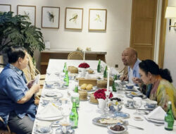 Prabowo Buka Puasa Bareng Titiek Soeharto dan Didit