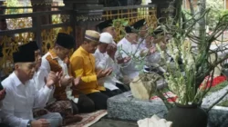 Safari Ramadhan ke Ponpes Tebuireng, Ketum Partai Golkar Bahlil Lahadalia Ziarah Makam KH Hasyim Asy’ari