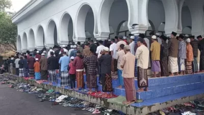 Warga Desa Suger Kidul Jember Laksanakan Salat Idulfitri Hari Ini