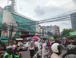 Serunya ‘Takjil War’ di Pasar Benhil Tanah Abang, Berdesakan Demi Kuliner Khas Ramadhan