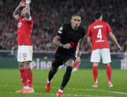 Bermain 10 Orang, Barcelona Menang Tipis 1-0 Atas Benfica Lewat Gol Rapinha