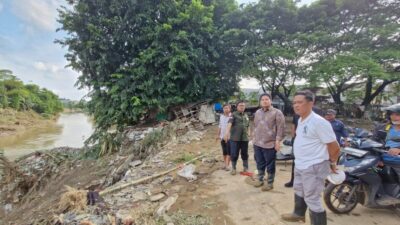 Ravindra Airlangga Salurkan Paket Sembako Untuk Korban Banjir di Kabupaten Bogor
