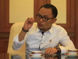 Hanif Dakhiri Soal IHSG Anjlok: Ekonomi RI Ngeri-ngeri Sedap! Daya Beli Turun, Sektor Riil Melambat