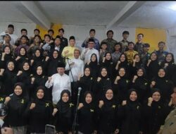 Terharu Disambut Mars Golkar Saat Safari Ramadhan, Bahlil Lahadalia Sumbang Rp. 1 Miliar ke Ponpes Darussalam