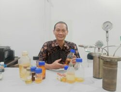Guru Besar ITS Hasilkan Biofuel RON 98 Dengan Campur Biomassa dan Plastik