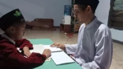 Buta Sejak Kecil, Hafiz Qur’an Tuna Netra di Kediri Ini Jadi Inspirasi Banyak Orang