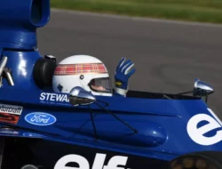 Michael Schumacher Tanda Tangan Helm Yang Bakal Dilelang Sir Jackie Stewart