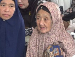 Sosok Nenek Irah, Penjual Gorengan 96 Tahun Yang Jadi Jemaah Haji Tertua dari Cianjur
