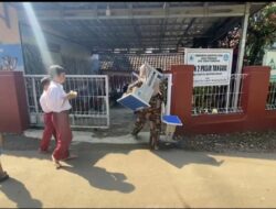 Orang Tua Beli Kursi Meja Pengganti Usai Anak Dituduh Merusak, Bupati Lebak Turun Tangan