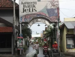 Kampung Batik Jetis: Belajar Nyanting Hingga Belanja Aneka Oleh-oleh Batik Khas Sidoarjo