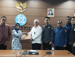 Kejagung Serahkan Setumpuk Dokumen Kasus Direktur Jak TV ke Dewan Pers