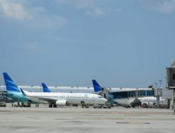 Duh! Ban Pesawat Garuda Indonesia Lepas dan Menggelinding Saat Mendarat di Tanjung Pinang, Kepri