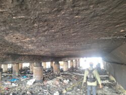 400 Pelat Besi Kolong Tol Plumpang-Pluit Dekat JIS Raib Digondol Maling