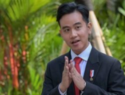 Roy Suryo: Gibran SMA Hanya 2 Tahun dan Tak Lulus S2 di UTS Insearch Sydney