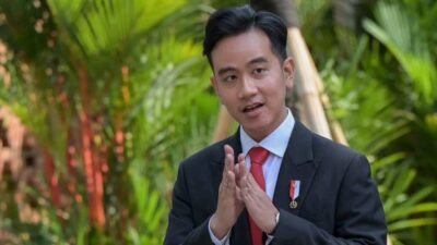 Roy Suryo: Gibran SMA Hanya 2 Tahun dan Tak Lulus S2 di UTS Insearch Sydney