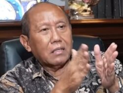Ikrar Nusa Bhakti: Roy Suryo-Rismon Sianipar-Dokter Tifa Trio Gila