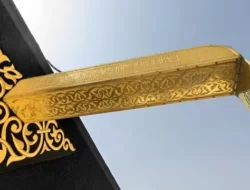 Talang Emas Ajaib di Atas Ka’bah Yang Bawa Berkah Untuk Jamaah Haji dan Umrah