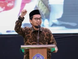 Tak Perlu Baca Satu-satu Titipan Doa Saat Naik Haji, UAH Ajarkan Caranya Yang Tepat
