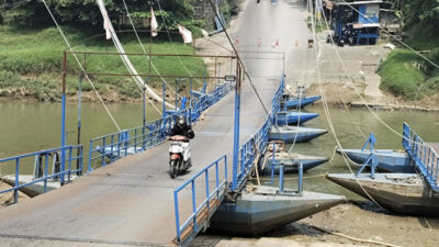 BBWS Citarum Tutup Jembatan Perahu Haji Endang di Karawang Yang Beromzet Rp. 20 Juta Sehari