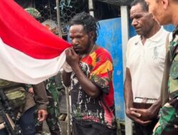 Satu Anggota OPM Cium Merah Putih dan Bersumpah Setia pada NKRI