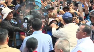 Ribuan Buruh Berebut Jabat Tangan Prabowo di Perayaan May Day 2025
