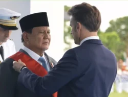 Macron Anugerahi Prabowo Tanda Jasa Tertinggi Prancis, Grand-croix of The Legion of Honor