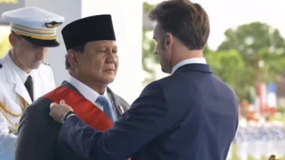Macron Anugerahi Prabowo Tanda Jasa Tertinggi Prancis, Grand-croix of The Legion of Honor