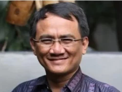 Andi Arief Sentil Pihak Yang Mau Bawa Kasus Ijazah Jokowi ke Forensik Internasional: Lama-lama Ngeselin!