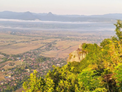 Mendaki Ringan Dengan Panorama Menggoda di Gunung Budeg Tulungagung