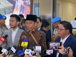 Bantah Tudingan Roy Suryo, Jokowi Tegaskan Kasmudjo Dosen Pembimbing Akademik di UGM
