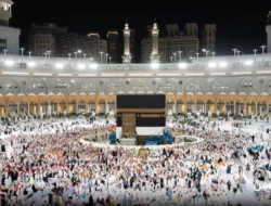 Kiswah Diangkat dan Ka’bah Kini Dililit Kain Putih, Simbol Dimulainya Musim Haji 2025