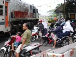 Catat! Menerobos Palang Pintu Kereta Api Ada Pasalnya, Bisa Dipenjara Hingga 3 Bulan