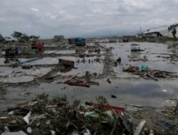 Tsunami 100 Meter Terjang Kota Ambon Usai Gempa 7,9 M, Warga Merasakan Kiamat