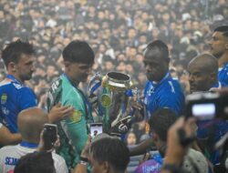 Ulah Oknum Bobotoh Bikin Pesta Persib Juara Liga 1 di GBLA Kacau Balau di Depan Utusan FIFA