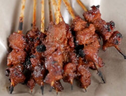 Sate Rembiga, Kuliner Legendaris Pedas Manis Khas Mataram