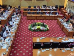 Menaker Yassierli Lapor ke DPR, Korban PHK di Indonesia Tembus 24 Ribu di Awal 2025