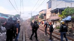 Polisi Gerebek Kampung Bahari, Amankan 9 Tersangka