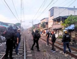 Polisi Gerebek Kampung Bahari, Amankan 9 Tersangka