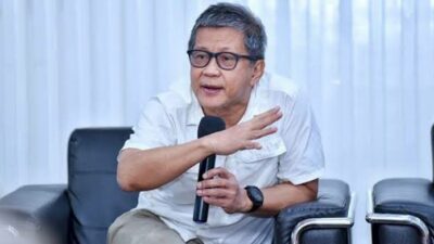 Rocky Gerung: Indonesia Harus Bersiap Hadapi Perang Dunia Ketiga!