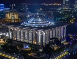 Masjid Besi, Destinasi Wisata Religi Yang Memukau di Putrajaya Malaysia