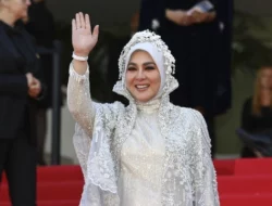Syahrini Hadir di Festival Film Cannes, Dapat Penghargaan Hingga Foto Bareng Angelina Jolie