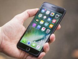 8 iPhone Ini Tidak Bisa Lagi Pakai WhatsApp dan YouTube