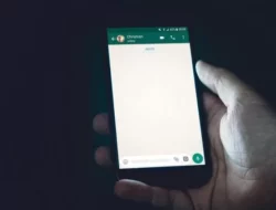 Apa Hukumnya Dalam Islam, Menyindir Orang Lewat Status?
