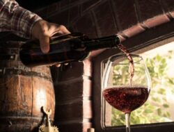 Turis Balita Asal Indonesia Dikepruk Botol Wine Oleh OTK Saat Jalan di Arab Street, Singapura
