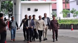 Kenakan Kemeja Krem Nadiem Hadir Penuhi Panggilan Kejagung: Sebagai Saksi Kasus Pengadaan Chromebook