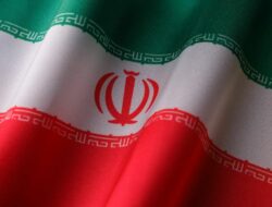 Asal-Usul Bangsa Iran, Kerajaan Persia Yang ditumbangkan Khomeini